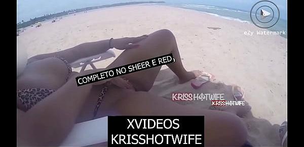  Kriss Hotwife é Abordada Por 2 Desconhecidos Na Praia Enquanto Se Masturbava